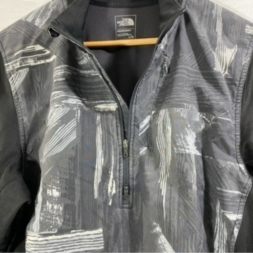The North Face men’s 1/2 zipper dry fit jacket Size L Color Black/Gray/White